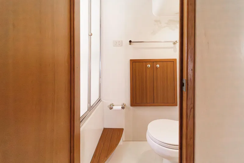 Slide: The Image of Bayliner 5788 Pilot House Motoryacht 2000 - 47