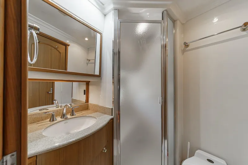 Slide: The Image of Bayliner 5788 Pilot House Motoryacht 2000 - 52