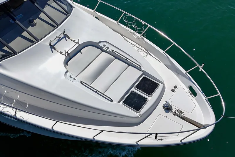 Slide: The Image of Bayliner 5788 Pilot House Motoryacht 2000 - 6
