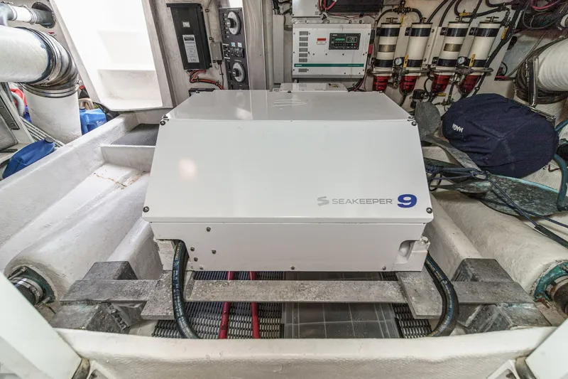 Slide: The Image of Bayliner 5788 Pilot House Motoryacht 2000 - 61