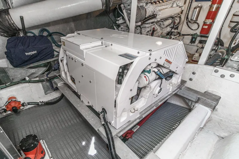 Slide: The Image of Bayliner 5788 Pilot House Motoryacht 2000 - 62