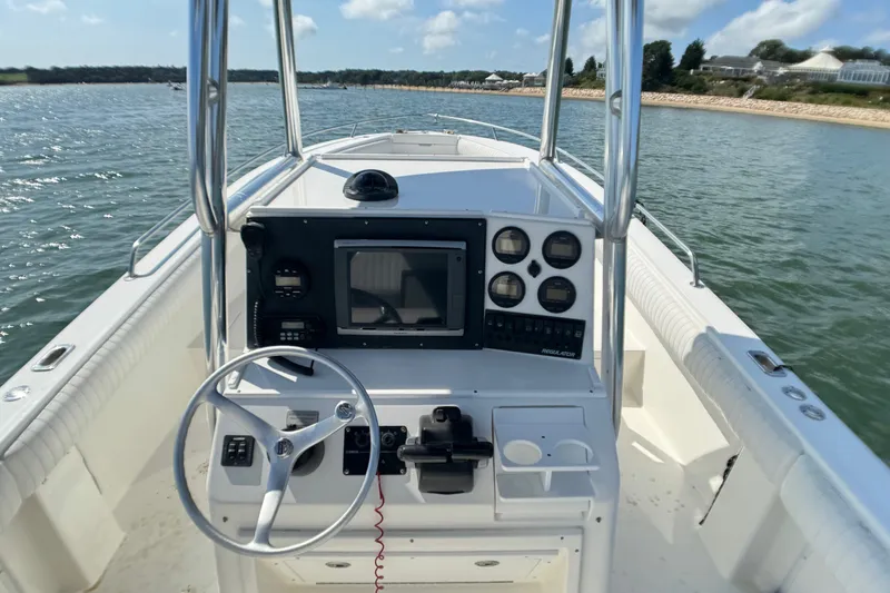 Slide: The Image of Regulator Marine 26 Forward Seating 2006 - 3