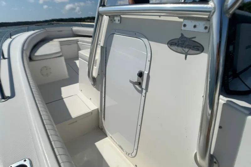 Slide: The Image of Regulator Marine 26 Forward Seating 2006 - 5