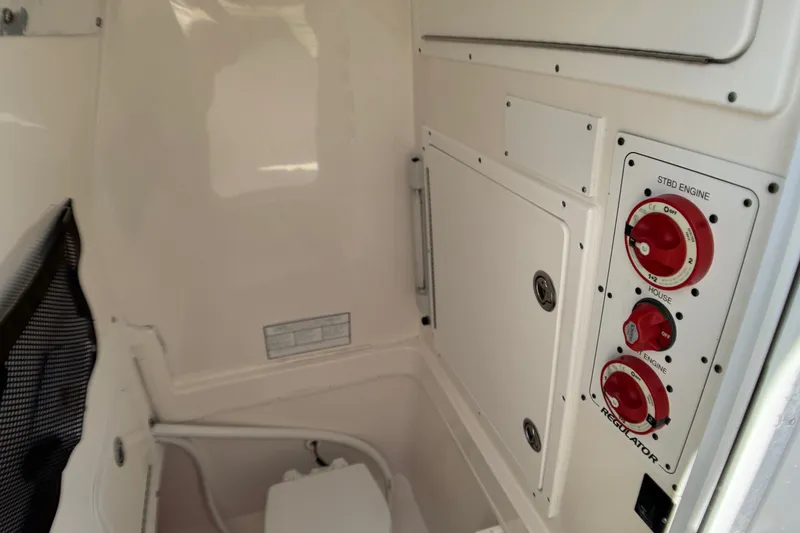 Slide: The Image of Regulator Marine 26 Forward Seating 2006 - 9