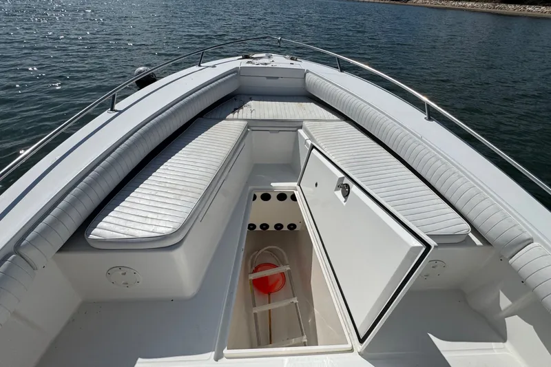 Slide: The Image of Regulator Marine 26 Forward Seating 2006 - 7
