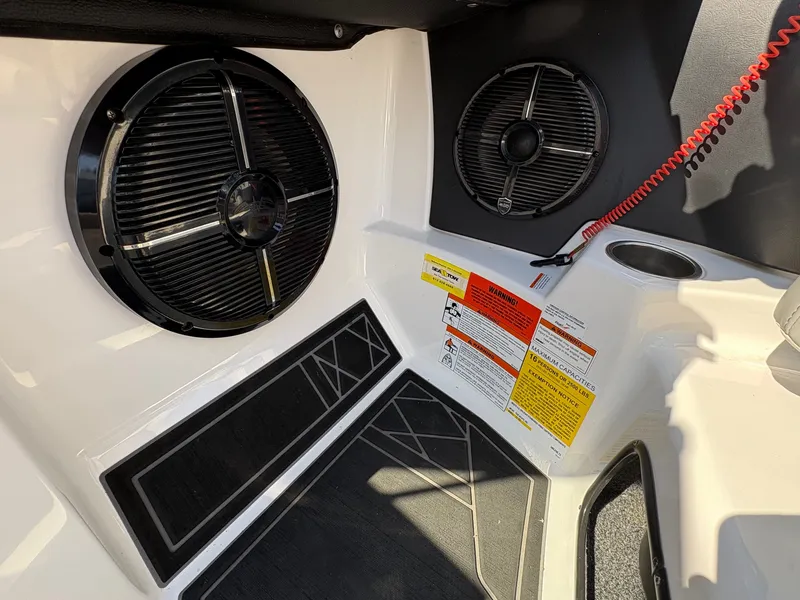 Slide: The Image of Tigé 23ZX 2020 - 11