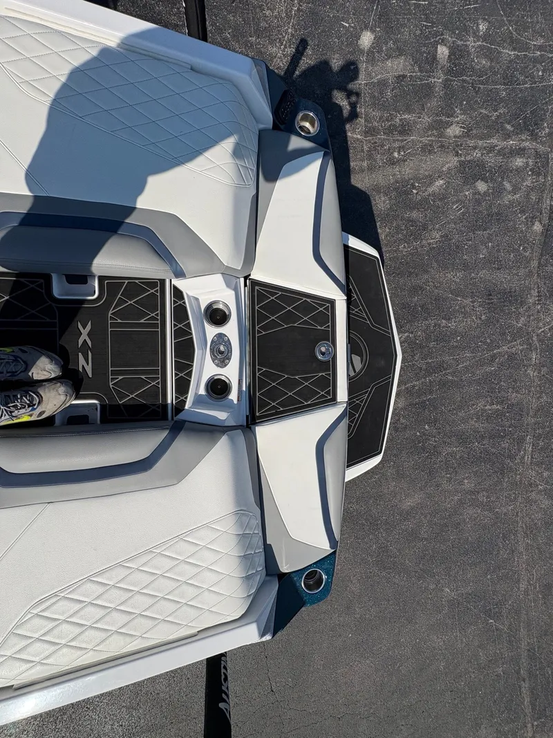 Slide: The Image of Tigé 23ZX 2020 - 13