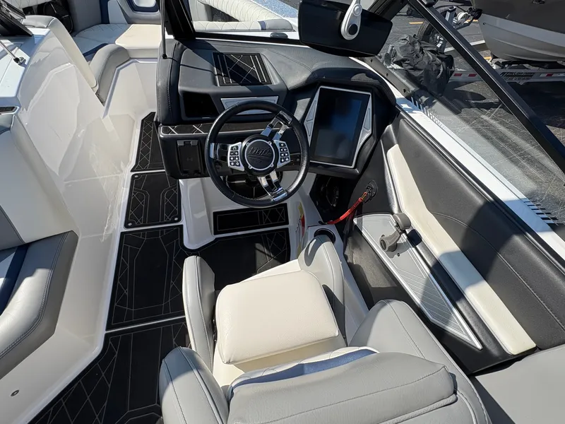 Slide: The Image of Tigé 23ZX 2020 - 9