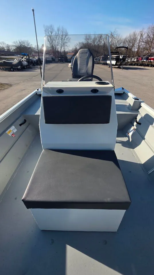 Slide: The Image of Lowe Roughneck 2070 CC 2026 - 20
