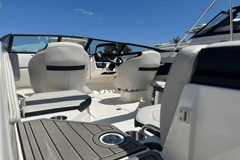 Slide: The Image of Sea Ray 21 SPX OB 2023 - 12