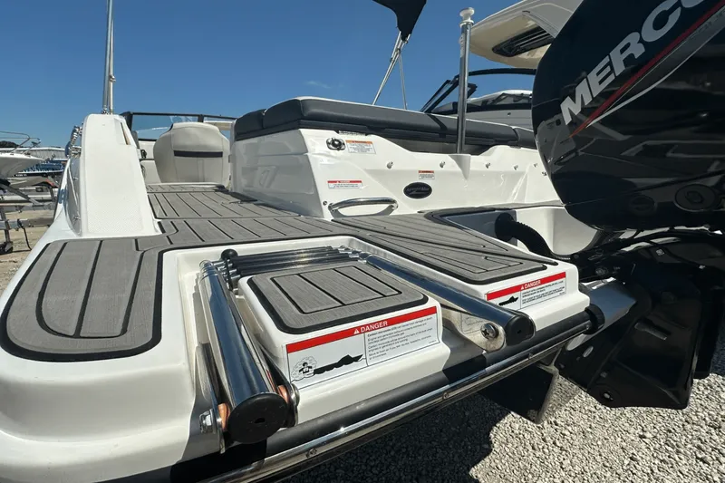 Slide: The Image of Sea Ray 21 SPX OB 2023 - 16