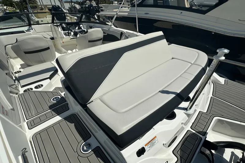 Slide: The Image of Sea Ray 21 SPX OB 2023 - 17