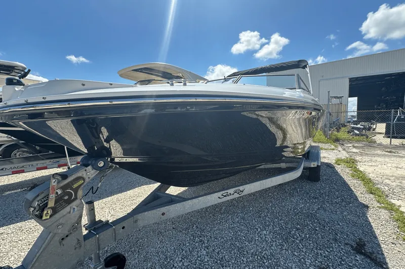 Slide: The Image of Sea Ray 21 SPX OB 2023 - 4