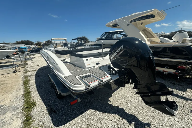 Slide: The Image of Sea Ray 21 SPX OB 2023 - 6