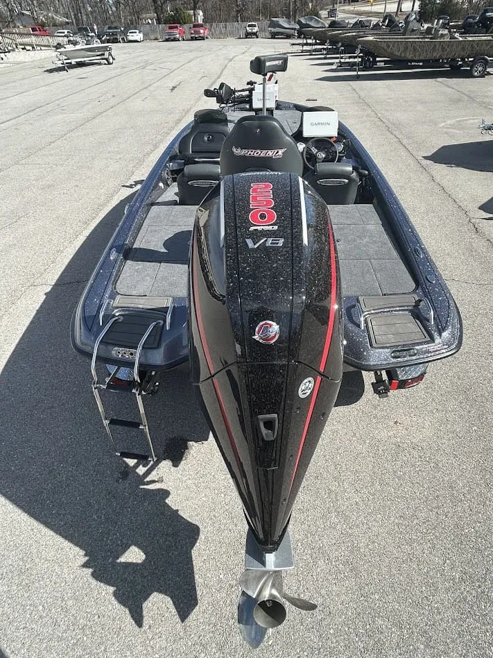 Slide: The Image of Phoenix Bass Boat 20XE 2024 - 26