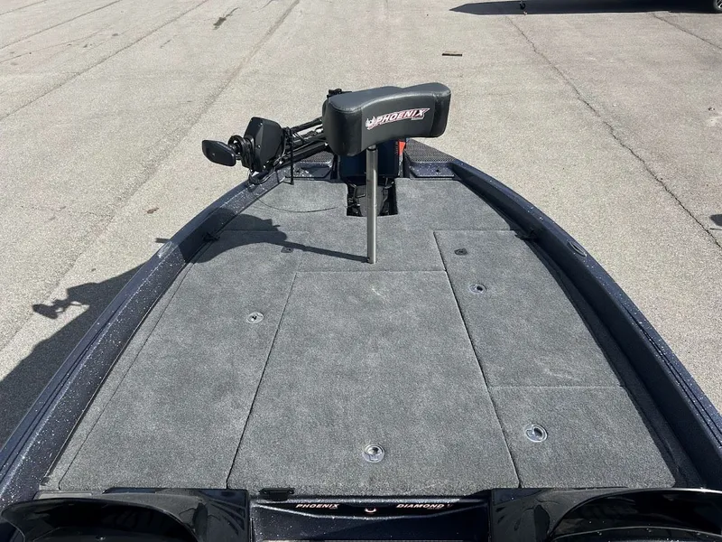 Slide: The Image of Phoenix Bass Boat 20XE 2024 - 12