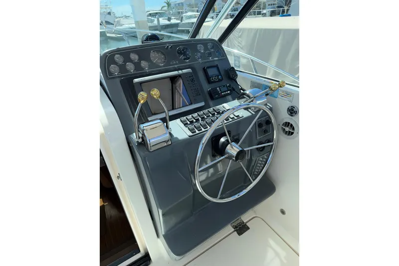 Slide: The Image of Tiara 3100 Open 2003 - 17