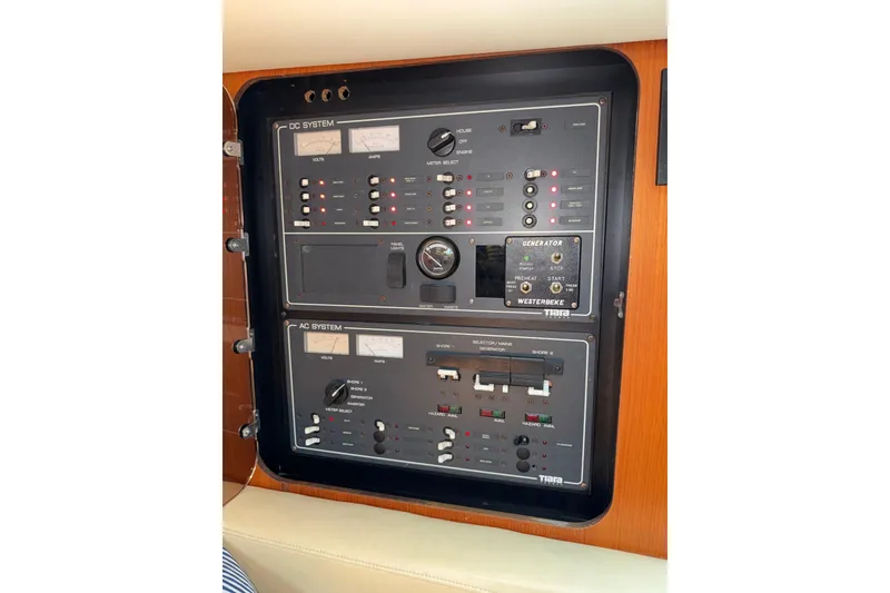 Slide: The Image of Tiara 3100 Open 2003 - 9