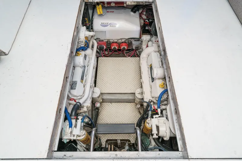 Slide: The Image of Pearson 34 Convertible 1989 - 20