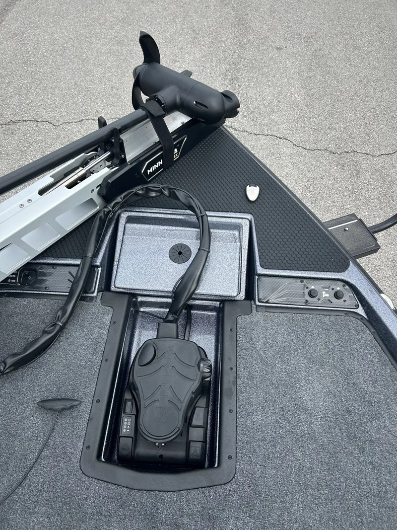 Slide: The Image of Phoenix Bass Boat 721 ZXL 2026 - 20