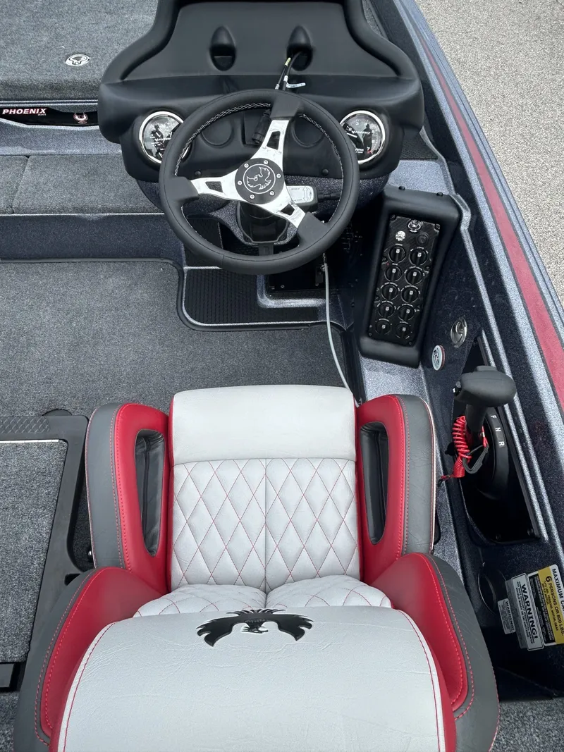 Slide: The Image of Phoenix Bass Boat 721 ZXL 2026 - 9