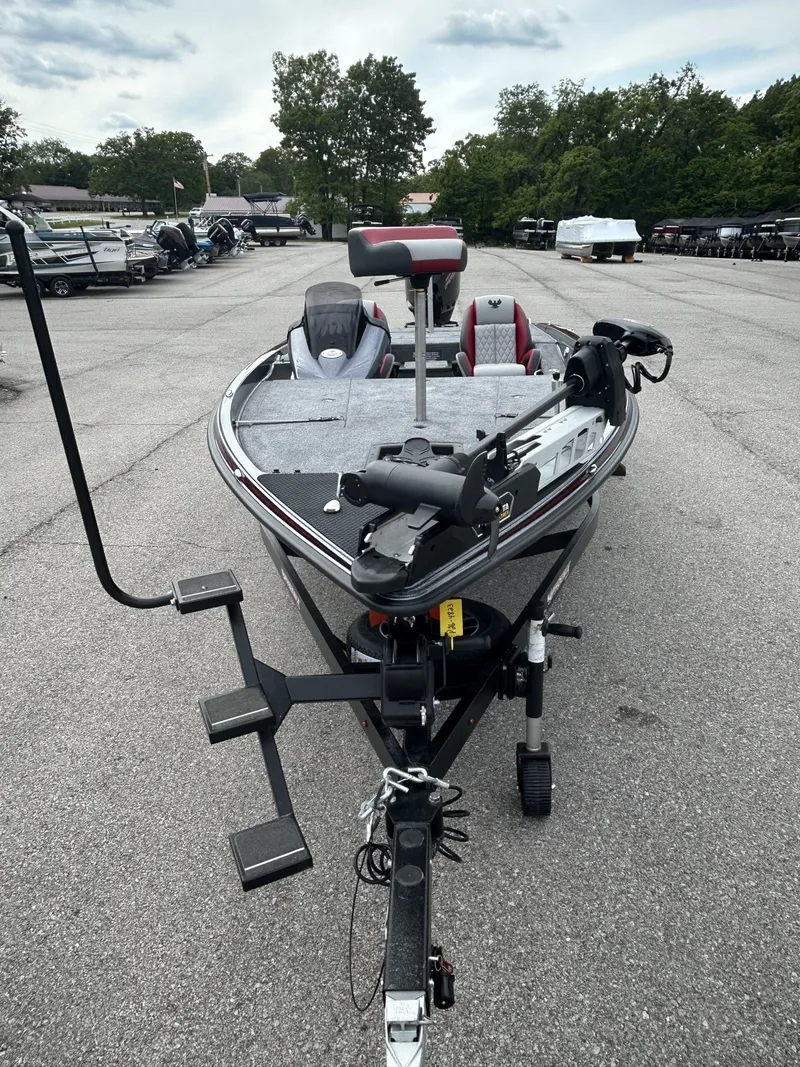 Slide: The Image of Phoenix Bass Boat 721 ZXL 2026 - 8