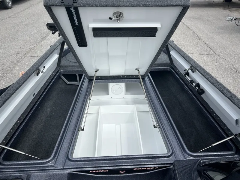Slide: The Image of Phoenix Bass Boat 721 ZXL 2026 - 18