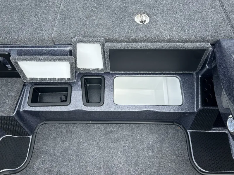 Slide: The Image of Phoenix Bass Boat 721 ZXL 2026 - 16
