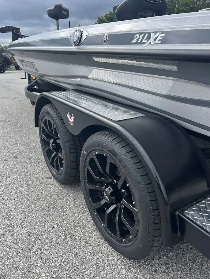 Slide: The Image of Phoenix Bass Boat 21 LXE 2027 - 6