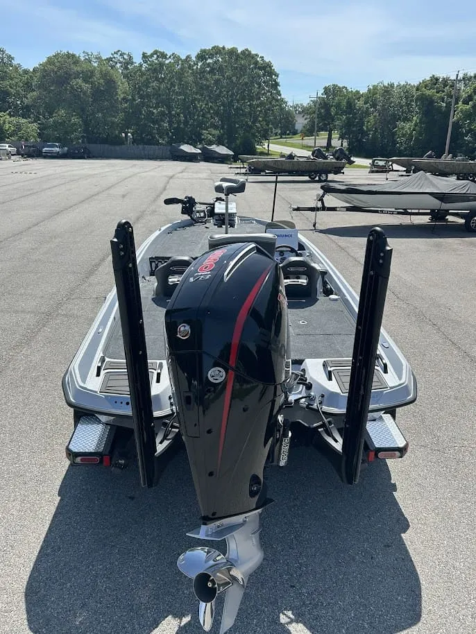 Slide: The Image of Phoenix Bass Boat 21 LXE 2027 - 5