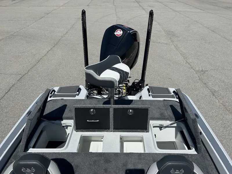 Slide: The Image of Phoenix Bass Boat 21 LXE 2027 - 20