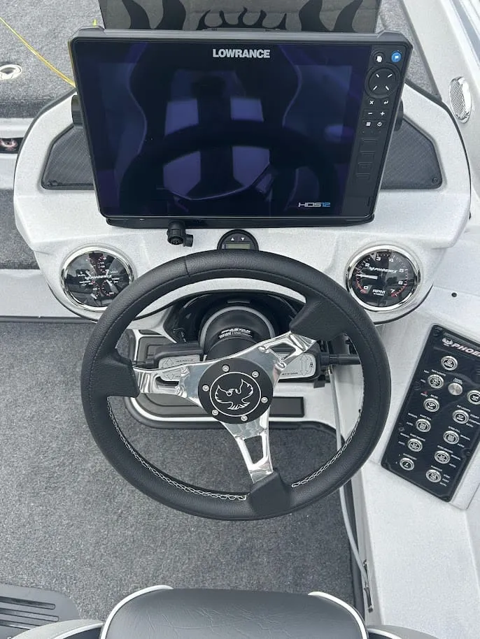 Slide: The Image of Phoenix Bass Boat 21 LXE 2027 - 10