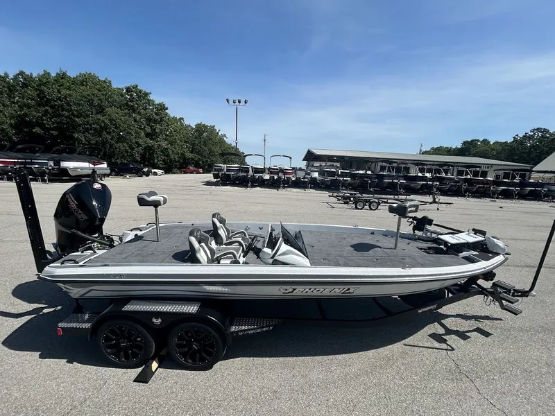 Slide: The Image of Phoenix Bass Boat 21 LXE 2027 - 24