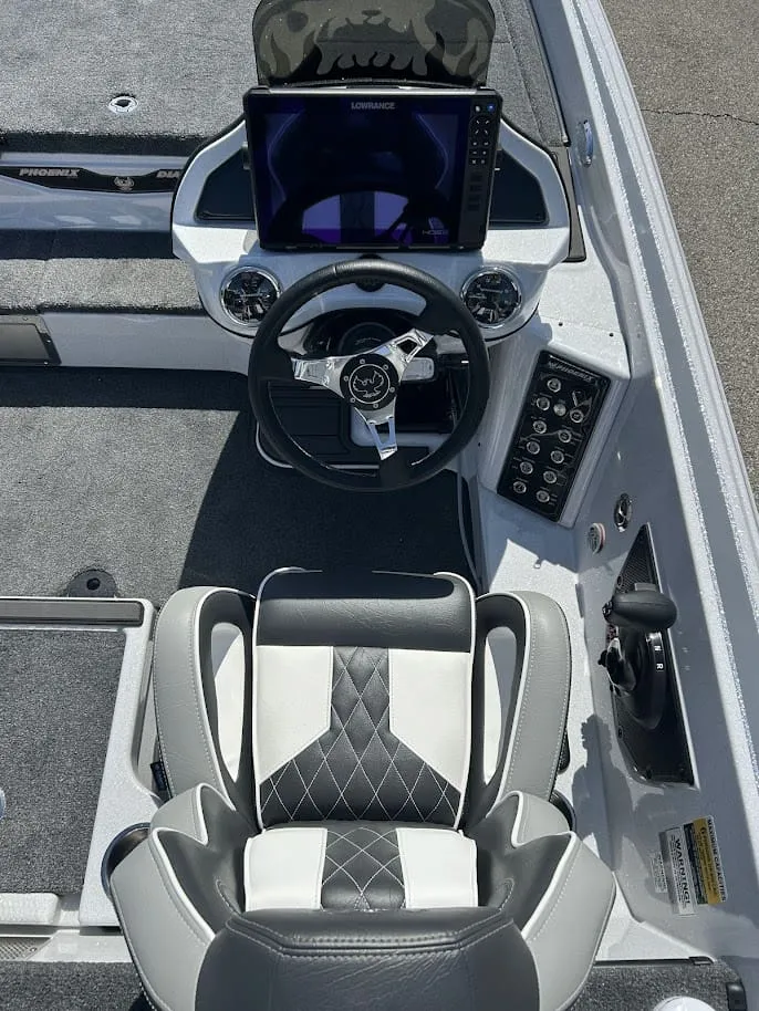 Slide: The Image of Phoenix Bass Boat 21 LXE 2027 - 9