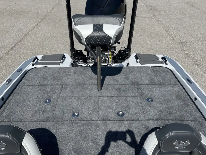 Slide: The Image of Phoenix Bass Boat 21 LXE 2027 - 19
