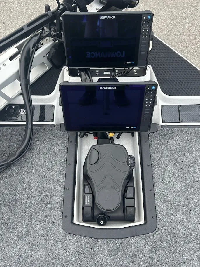 Slide: The Image of Phoenix Bass Boat 21 LXE 2027 - 23