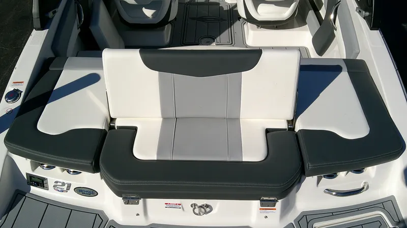 Slide: The Image of Chaparral 21 SSi 2026 - 9