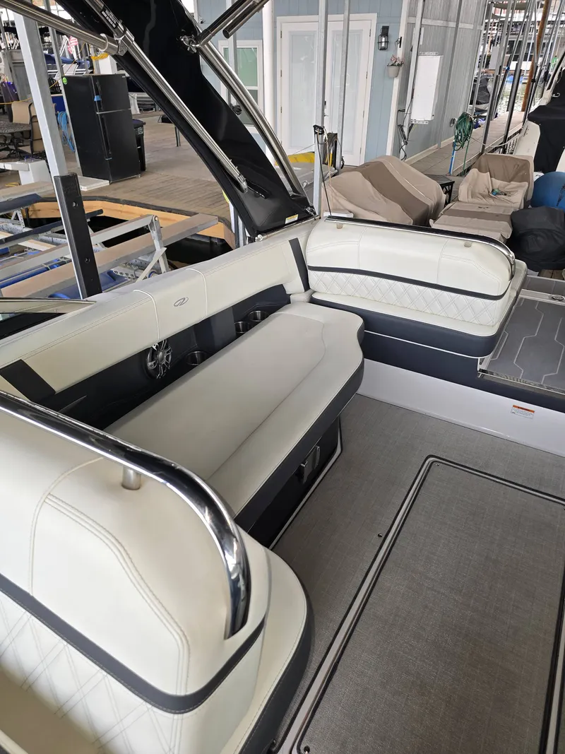Slide: The Image of Regal 2800 2021 - 24