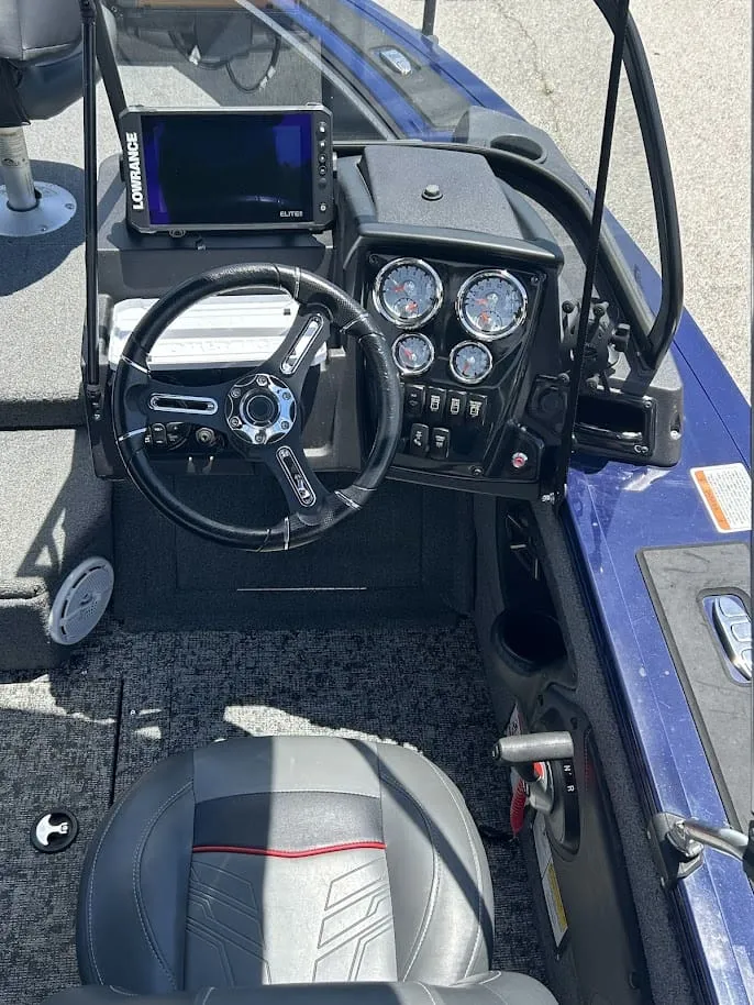 Slide: The Image of Tracker Targe V18 Combo 2024 - 9