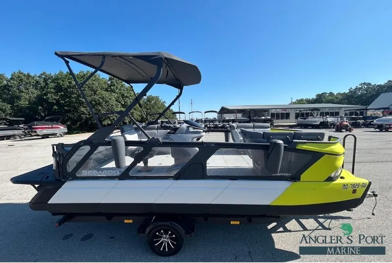 Slide: The Image of Sea-Doo Switch 2024 - 3
