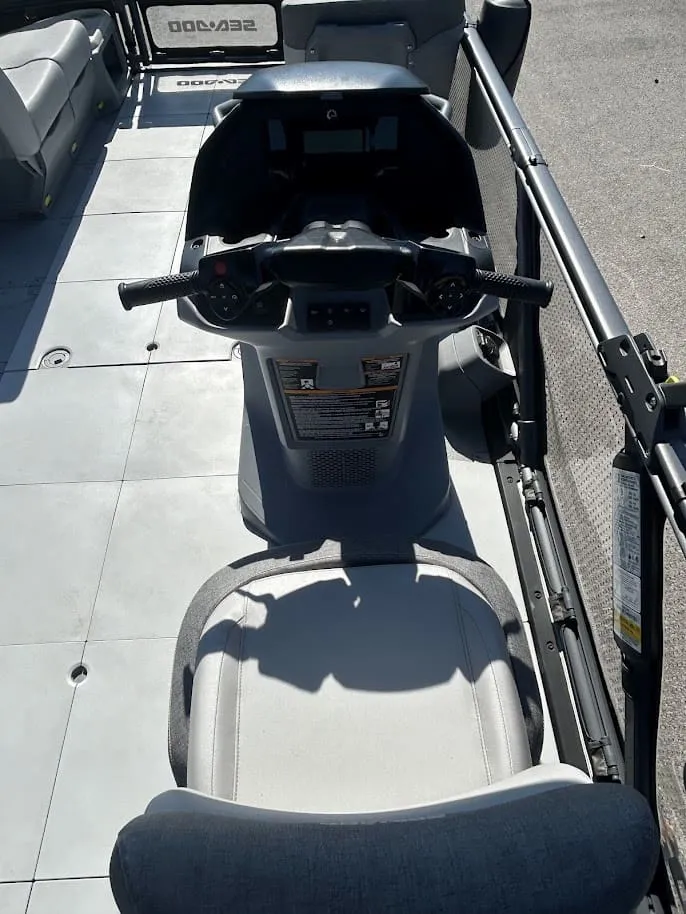 Slide: The Image of Sea-Doo Switch 2024 - 8