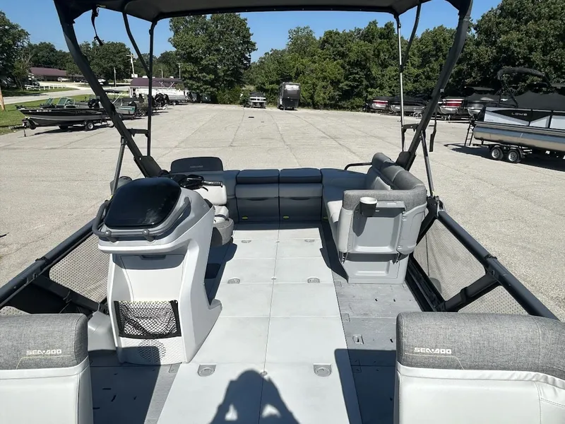 Slide: The Image of Sea-Doo Switch 2024 - 11