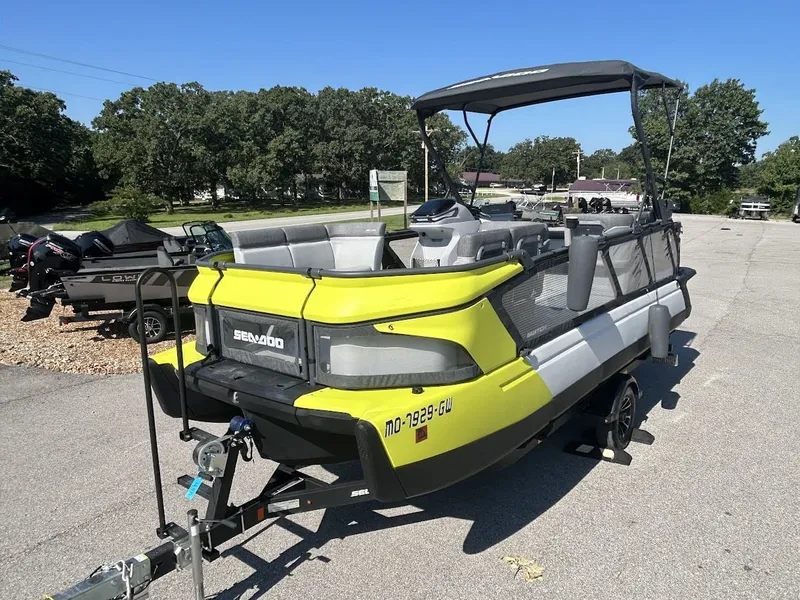 Slide: The Image of Sea-Doo Switch 2024 - 6