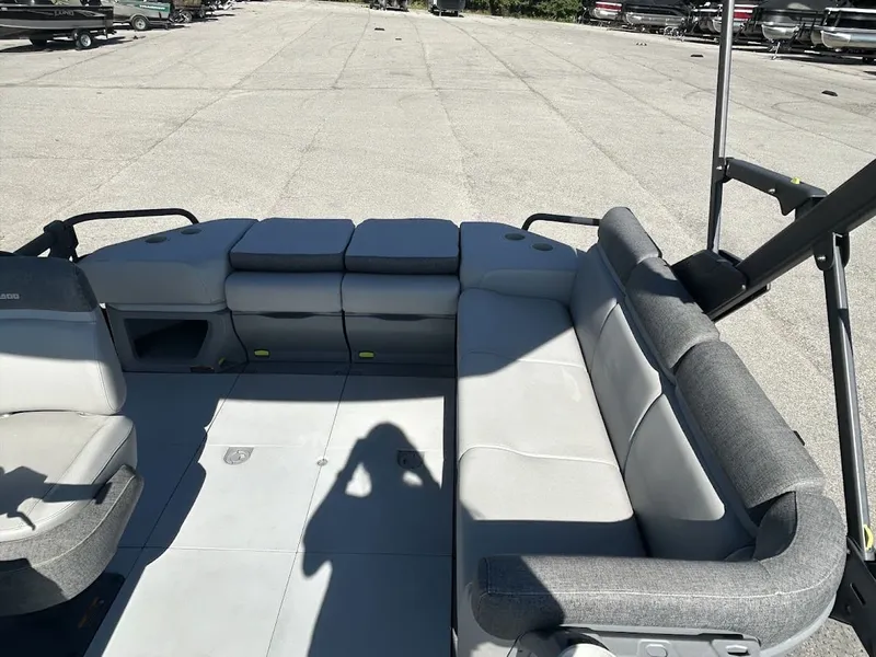 Slide: The Image of Sea-Doo Switch 2024 - 12