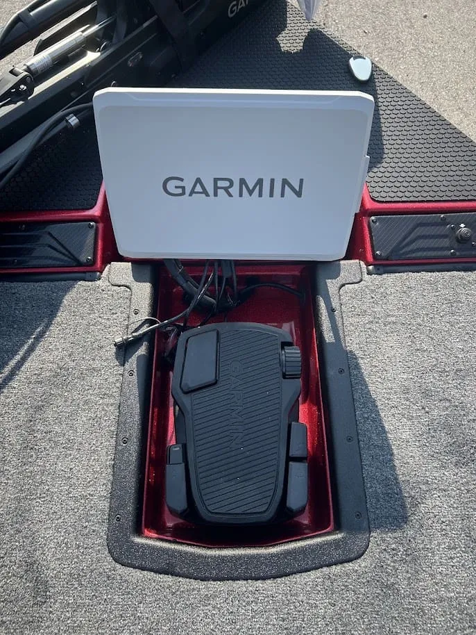 Slide: The Image of Phoenix Bass Boat 721 ZXL 2027 - 12