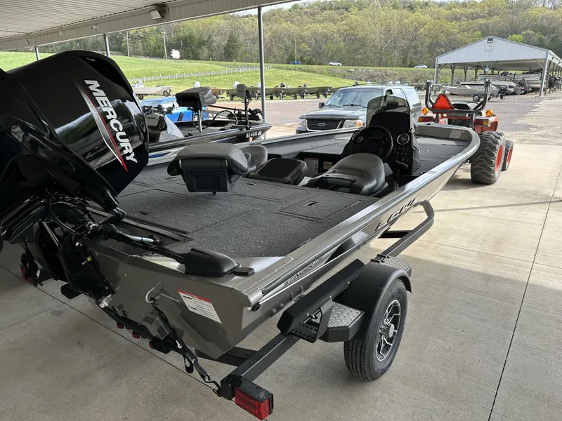 Slide: The Image of Lowe Stinger 5 Series 175C 2026 - 2