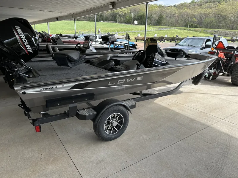 Slide: The Image of Lowe Stinger 5 Series 175C 2026 - 3
