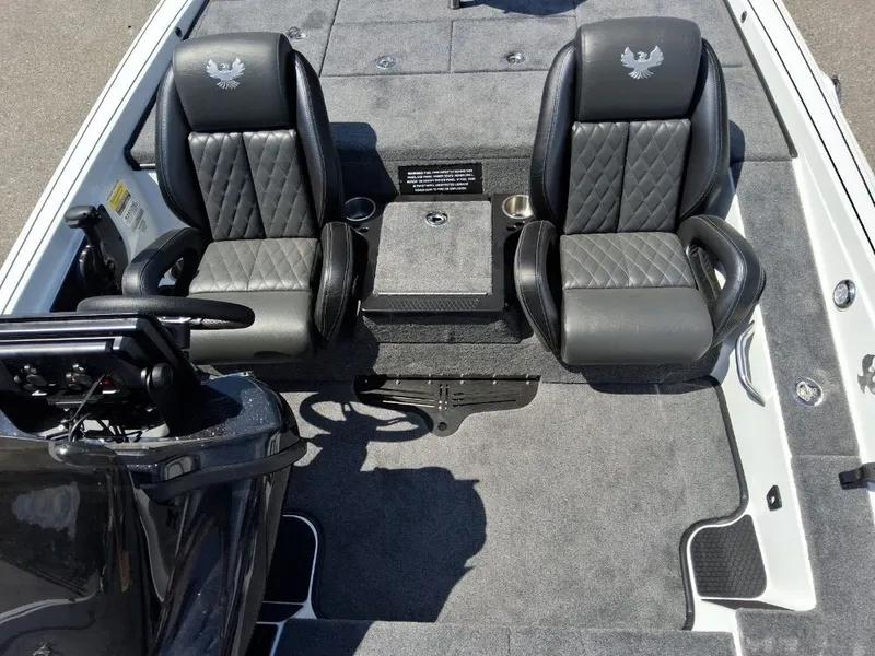 Slide: The Image of Phoenix Bass Boat 720 ZXL 2027 - 17