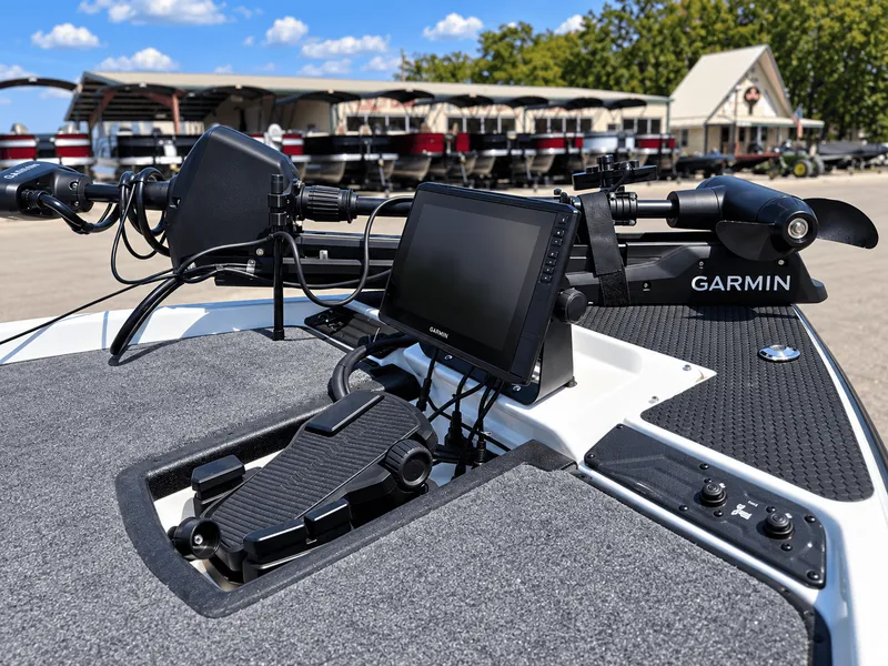 Slide: The Image of Phoenix Bass Boat 720 ZXL 2027 - 13