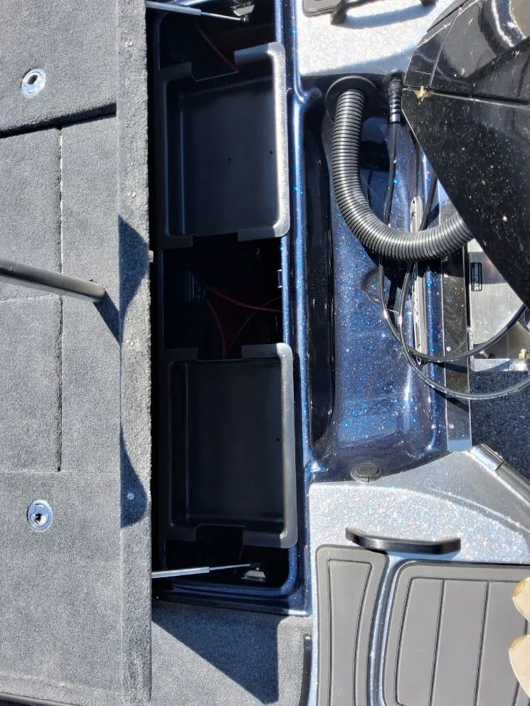 Slide: The Image of Phoenix Bass Boat 921 Elite X 2027 - 18